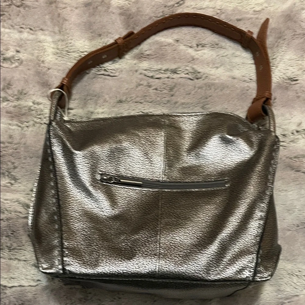 Silver Textured Women's Bag. Listing will be removed 2/6/26 - Picture 4 of 7